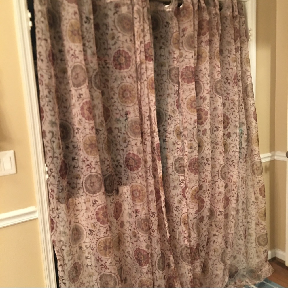 Curtains - 4 pieces that are each size 82x50.